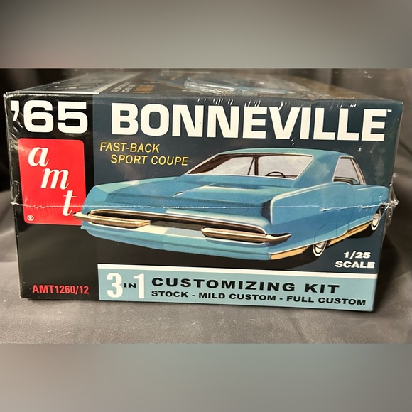 AMT 1-25 Scale Skill 2- 1965 Pontiac Bonneville Sport Coupe 3-in-1 Kit-Model Car - Picture 4 of 7